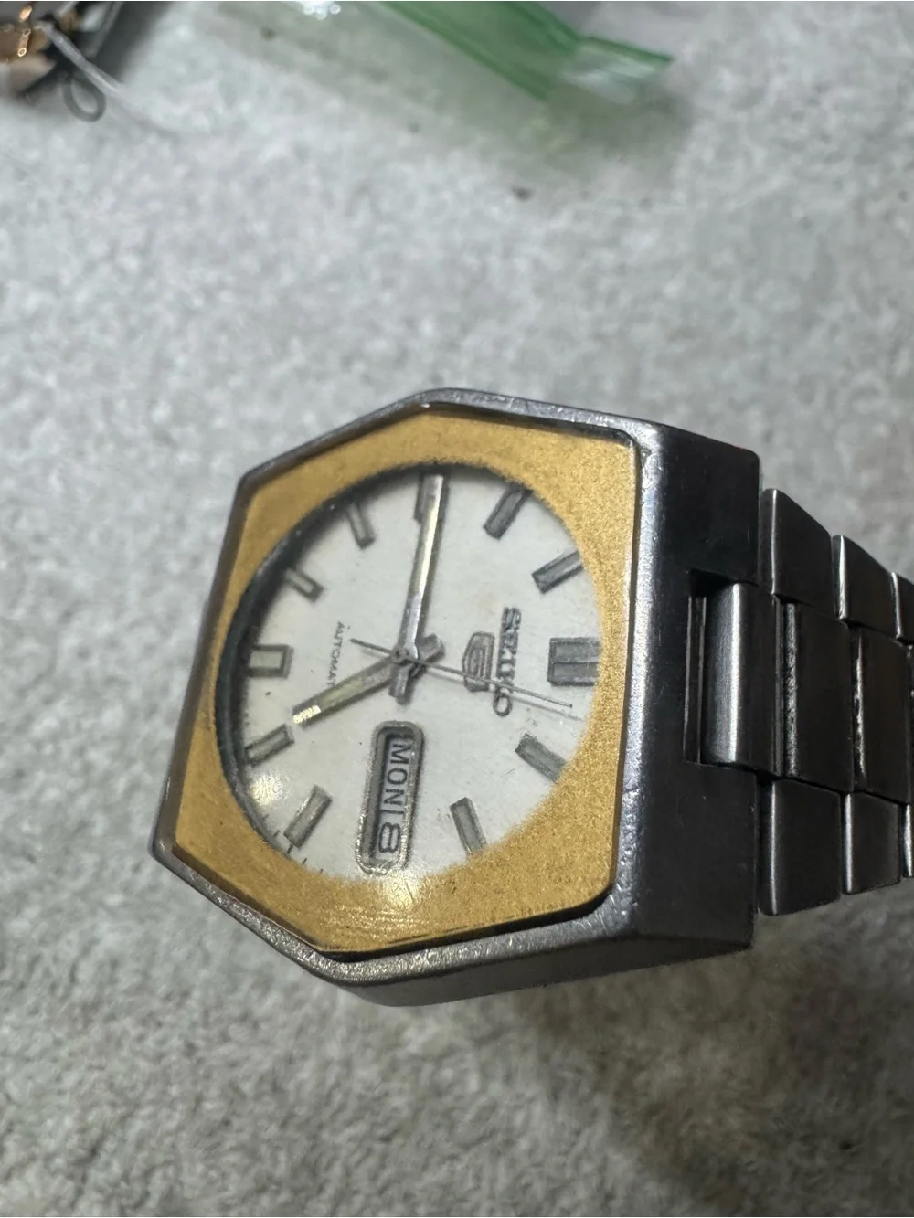Seiko 5 seiko hexagonal